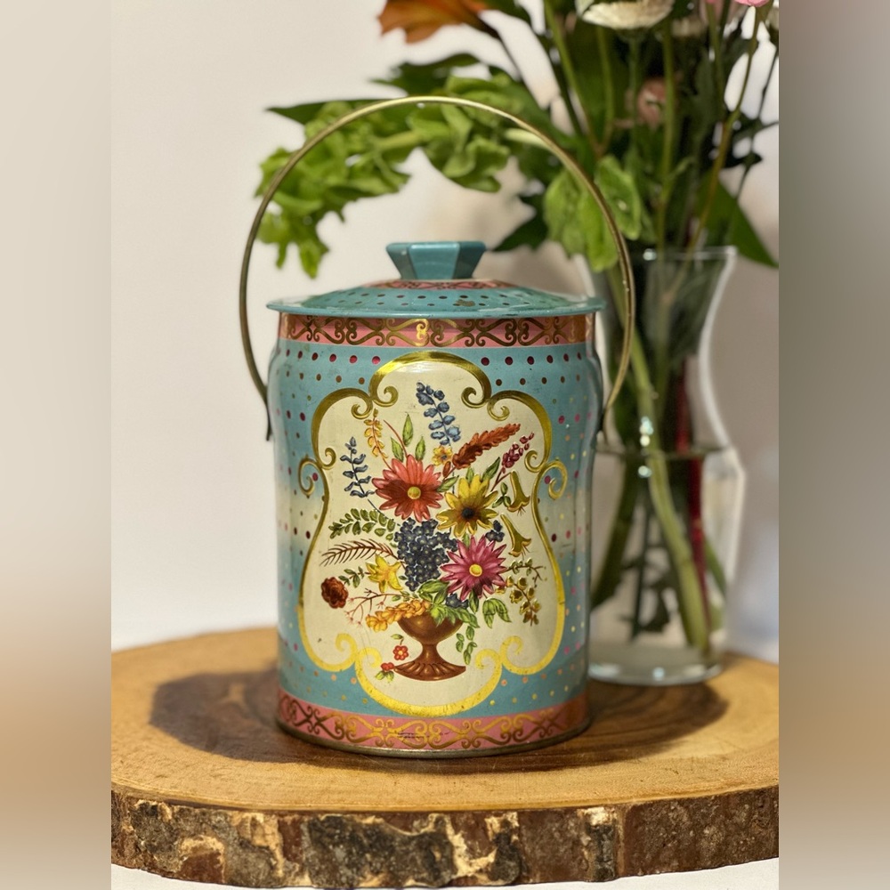 Vintage Murray Allen Regal Crown Decor